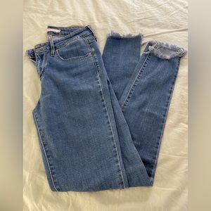 Levi, straight leg, medium wash, size 28